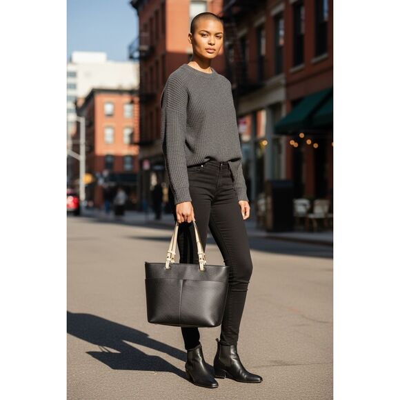 Michael Kors NWOT Bedford Black Pebbled Leather Pocket Tote - Picture 2 of 10